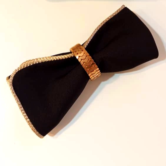 دستمال سفره مشکی دور لمه طلایی